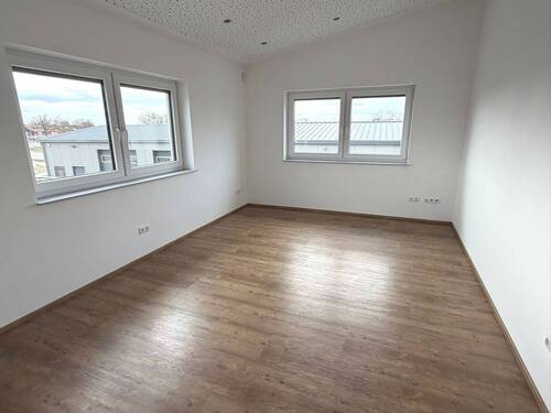 Büro 1 - 3 Zimmer Büro zur Miete in Langenpreising