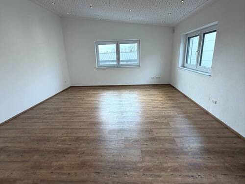 gr. Büro 2, Präsentationsraum etc. - Büro mit 105,00 m&sup2; in Langenpreising zur Miete
