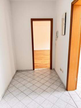 Flur - Mehrfamilienhaus, Wohnhaus mit 74,00 m² in Chemnitz / Kaßberg zur Miete