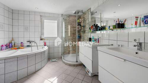 1. OG Badezimmer 1 - 
