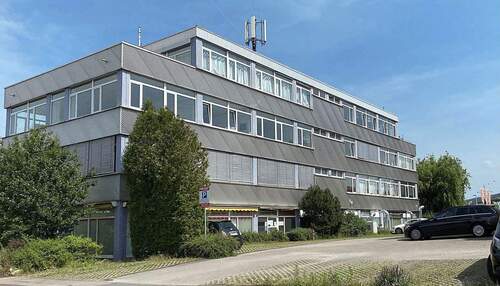 Geschäftshaus Ansicht hinten - Winnenden: Heller Eck-Büroraum in bester Lage! Ideal für Home-Office! 2.OG