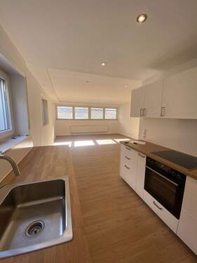 Blick in Wohn- und Esszimmer - 2 Zimmer Etagenwohnung in Mannheim