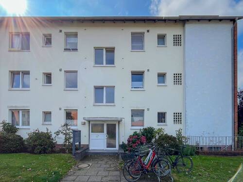Außenansicht Hauseingang IV - Etagenwohnung mit 81,40 m&sup2; in Oldenburg zum Kaufen