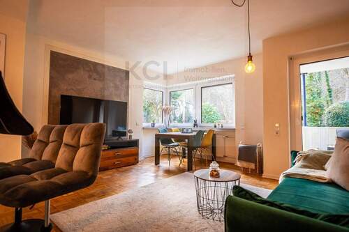 Wohnzimmer - Wohnen am Mulang - hochwertig sanierte 4-ZKB mit Terrasse, Gartenzugang & Garage an der Drusel