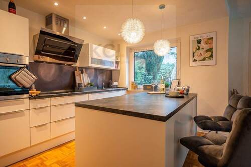 Küche, Kochinsel - Etagenwohnung mit 82,00 m&sup2; in Kassel / Wilhelmshöhe zum Kaufen