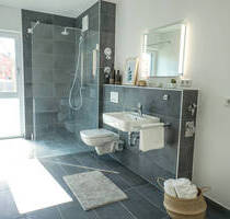 Familien willkommen! Großzügige 4-Zimmer-Erdgeschosswohnung mit 2 Terrassen, 2 Bädern u. EBK inkl.! - Oberasbach Kreutles