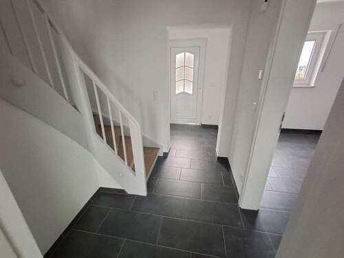 EG Flur (Blick zum Eingang) - Reihenendhaus mit 112,00 m² in Ingolstadt zum Kaufen