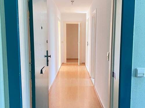 Flur - Leerstehende - Helle 2-Zimmer-Wohnung mit sonnigem Balkon in Berlin-Siemensstadt