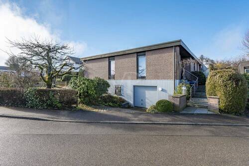 Hausansicht - 4 Zimmer Einfamilienhaus zum Kaufen in Aichwald