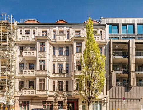Frontfassade - Provisionsfrei! Vermietete 2-Zi.-Altbauwohnung in Bestlage-Prenzlauer Berg als Zukunftsabsicherung