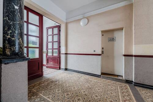 Hauseingang - 2 Zimmer Etagenwohnung zum Kaufen in Berlin