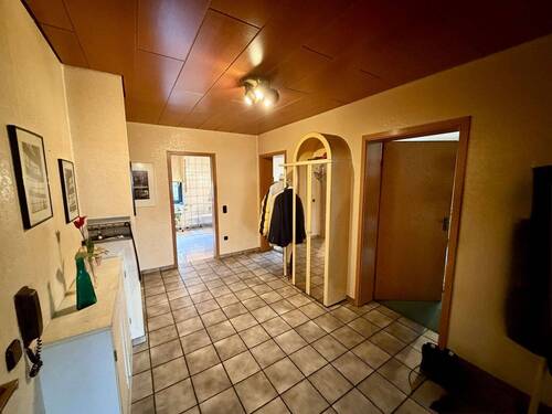 Flur EG - 7 Zimmer Mehrfamilienhaus, Wohnhaus in Paderborn