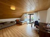 Schlafzimmer mit Balkonzugang DG - 