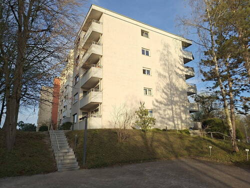 Aussenansicht Gebäude - 2-Zi.-Whg. mit Balkon & TG in Uni-NäheSonnenbühl provisionsfrei