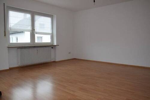 Wohnzimmer - Schöne 3 Zimmer-Wohnung -1.OG - Südbalkon -Hausmeister-90522 Oberasbach