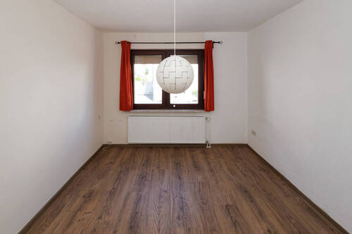 Schlafzimmer EG mit Fenster - 