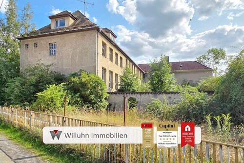 Großer Gebäudekomplex - Entwicklungsensemble mit großem Grundstück 