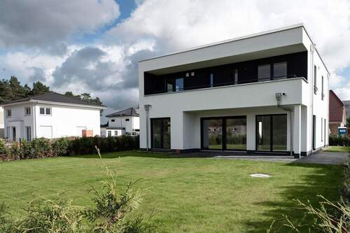 Von Hinten mit Garten - 6 Zimmer Einfamilienhaus zum Kaufen in Stahnsdorf