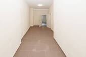 hinterer Ladenraum mit Flurzugang - 