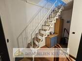 Flur mit Treppe zum DG - 