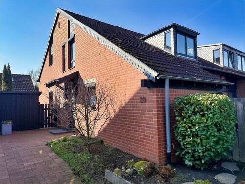 Blick auf das Haus - 3 Zimmer Doppelhaushälfte zum Kaufen in Hannover