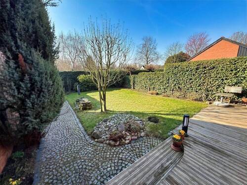 Blick in den Garten - 3 Zimmer Doppelhaushälfte in Hannover