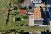 seitl. Ansicht auf Grundstück - 