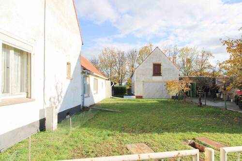 Zufahrt zum Nebengelass, Werkstatt - 