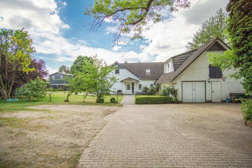 Hausansicht - Einfamilienhaus mit 224,70 m² in Wrist zum Kaufen