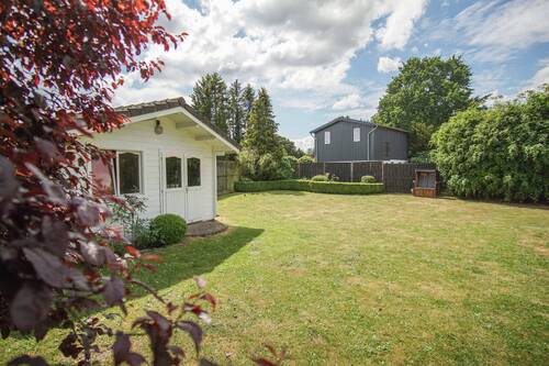 Gartenlaube und Stall - 