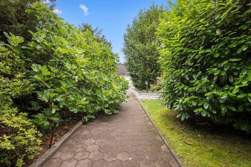 Weg zum Eingang - Einfamilienhaus mit 128,00 m² in Schwarzenbek zum Kaufen