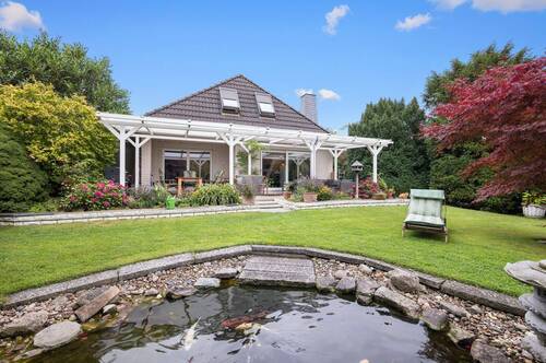 Garten mit Schwimmteich - 