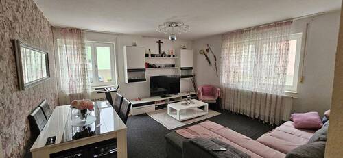 Wohnzimmer - 3 Zimmer Etagenwohnung zum Kaufen in Nürnberg