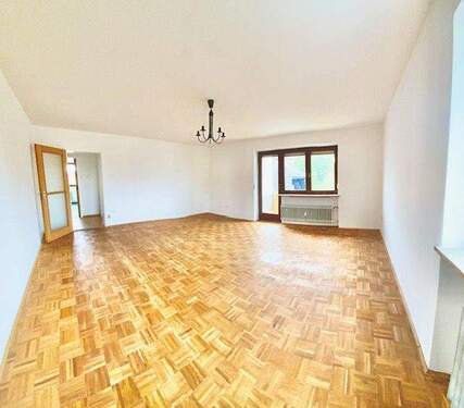 Wohnzimmer - 3 Zimmer Etagenwohnung zum Kaufen in Freilassing