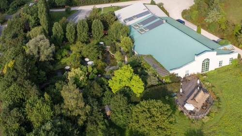 Bild... - Gepflegte Gewerbeimmobilie mit großem Grund u. Lotos Garten in Rothenburg ob der Tauber zu verkaufen