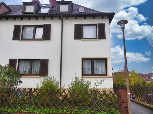 Ansicht außen - 2 Zimmer Etagenwohnung zum Kaufen in Kornwestheim