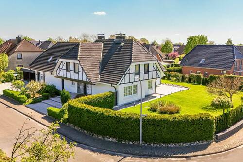 Haus und Garten - 7 Zimmer Einfamilienhaus in Kummerfeld