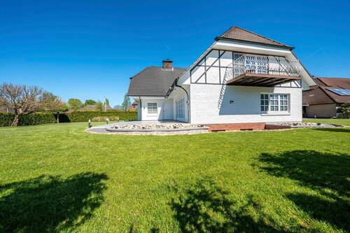 Haus und Garten - Einfamilienhaus mit 370,00 m² in Kummerfeld zum Kaufen