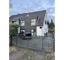 Schönes Familien-Haus mit 7 Zimmern und tollem Garten in Sasel - Hamburg