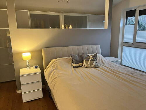Schlafzimmer m. Kleiderschrank - 