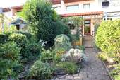 Garten mit herrlicher Pflanzenvielfalt - 5 Zimmer Reihenmittelhaus zum Kaufen in Delmenhorst