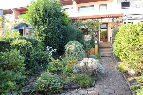 Garten mit herrlicher Pflanzenvielfalt - 5 Zimmer Reihenmittelhaus zum Kaufen in Delmenhorst