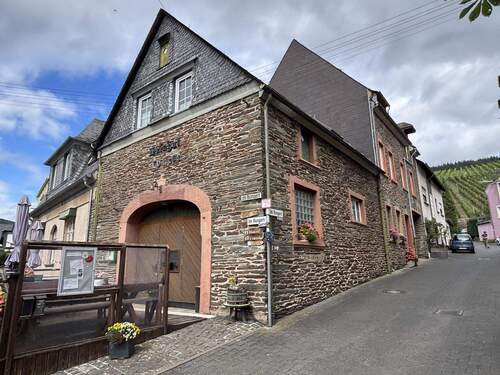 Außenansicht - Charmantes Wohnhaus mit Straußwirtschaft und Ferienwohnungen