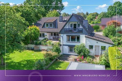 Rückansicht - Ein Heim für Generationen: Einfamilienhaus mit ELW und wohnlichem Souterrain