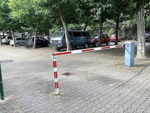 Zufahrt mit Schranke - 