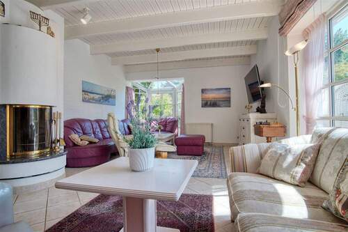  Fußbodenheizung u. Ofen - 6 Zimmer Einfamilienhaus in Schönberg