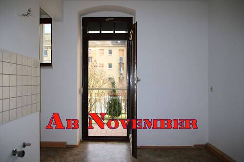 Küche mit Balkon - Zweiraumwohnung mit Balkon in Richtung Pohlitz