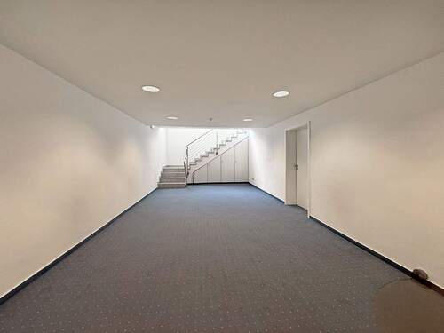 Kellerbereich mit Treppe - 