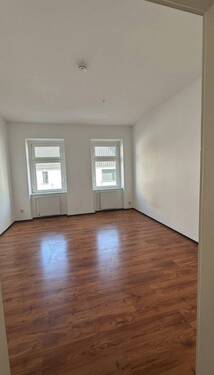 Wohnzimmer - 2 Zimmer Etagenwohnung zur Miete in Schkeuditz