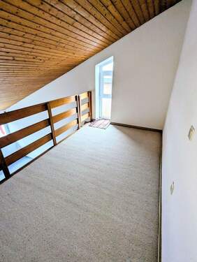 OG Kind 1 Empore.jpg - 